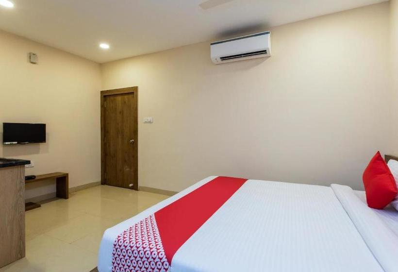 ホテル Oyo 76334 Eight Cubes