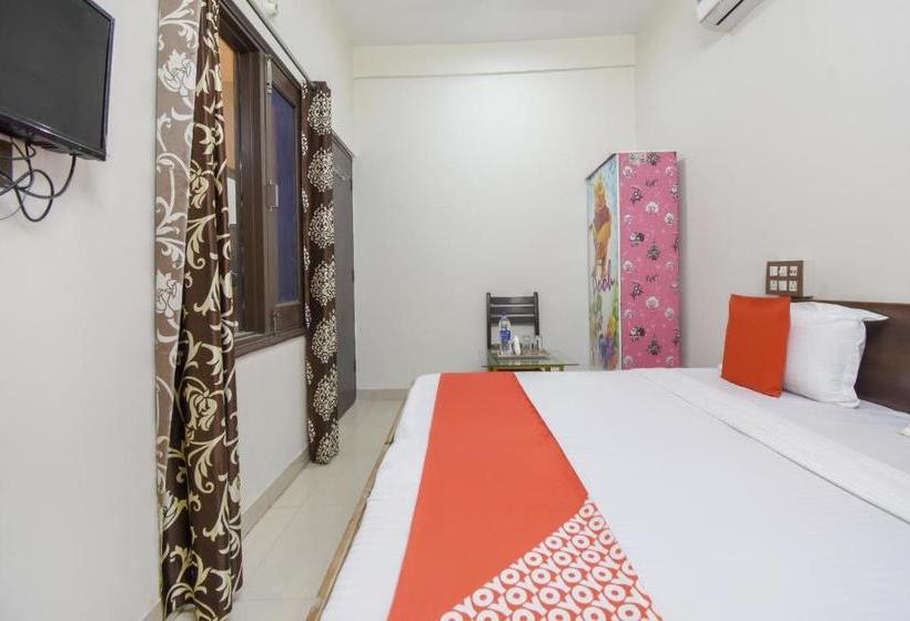 ホテル Oyo 76334 Eight Cubes