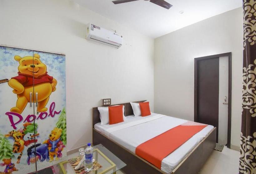 ホテル Oyo 76334 Eight Cubes