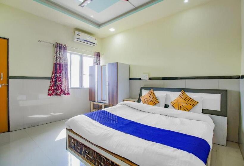 酒店 Spot On Indirasagar Executive