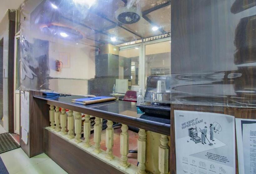 酒店 Spot On Indirasagar Executive