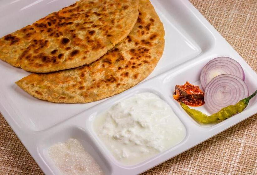 فندق Spot On Indirasagar Executive