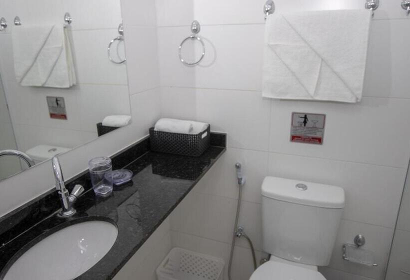 فندق Asturias Mall & Suítes