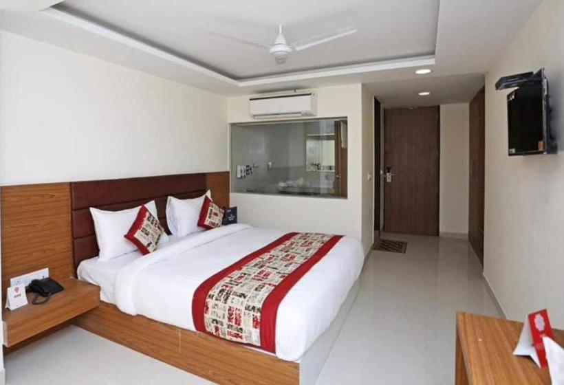 호텔 Grand Suites   A Unit Of D Capitol Near Delhi Airport