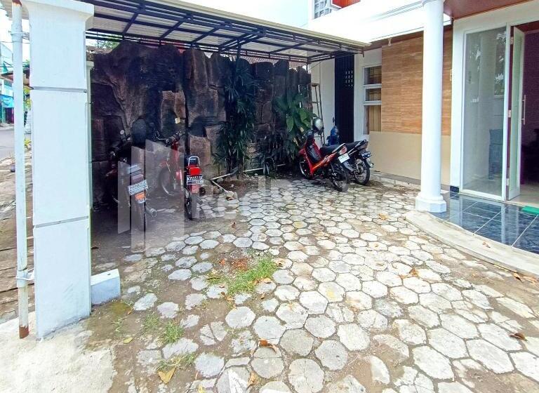 酒店 D Waru Homestay Syariah Near Jl Slamet Riyadi Mitra Reddoorz