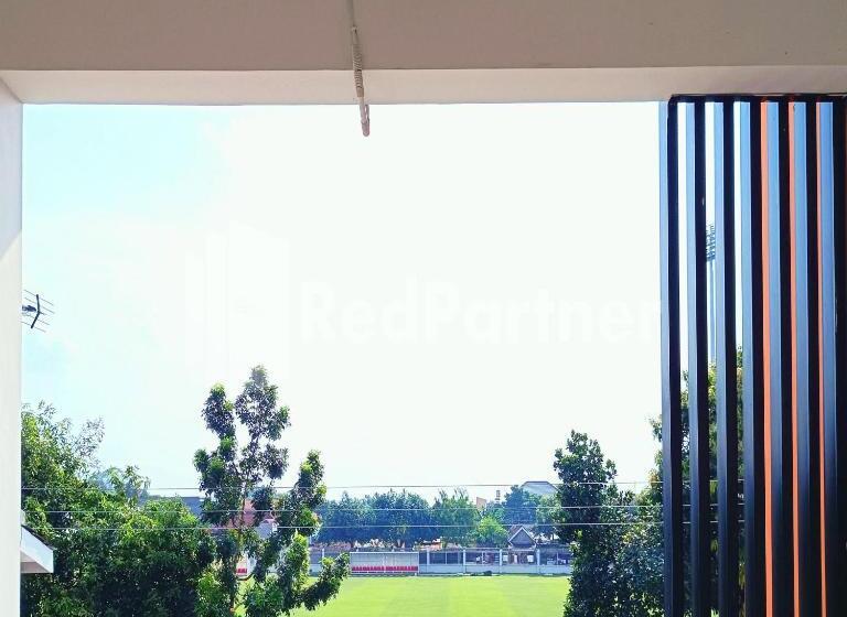 Отель D Waru Homestay Syariah Near Jl Slamet Riyadi Mitra Reddoorz