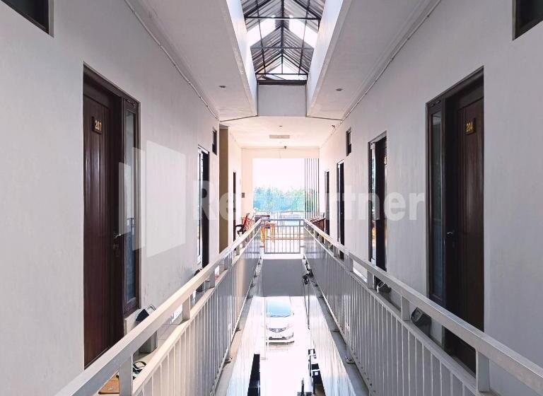 فندق D Waru Homestay Syariah Near Jl Slamet Riyadi Mitra Reddoorz