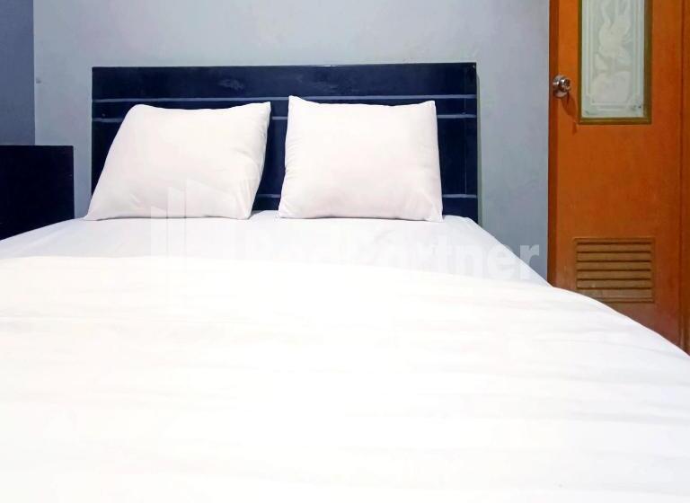 호텔 D Waru Homestay Syariah Near Jl Slamet Riyadi Mitra Reddoorz