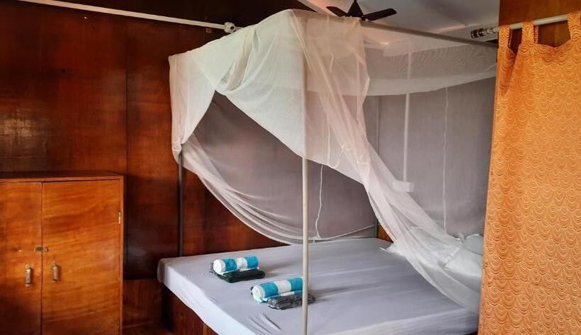 בית מלון כפרי Hare S Bar And Restaurant