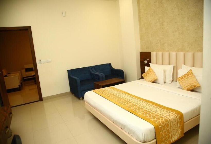 בית מלון כפרי Manas Plus