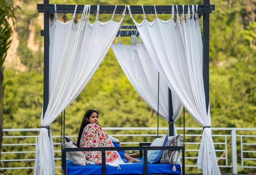 בית מלון כפרי Moustache Rishikesh Riverside Resort