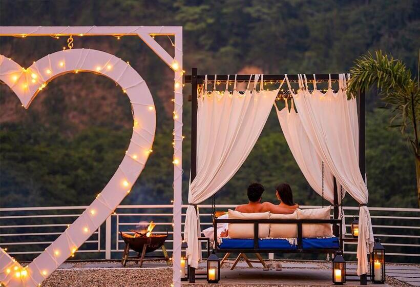 בית מלון כפרי Moustache Rishikesh Riverside Resort