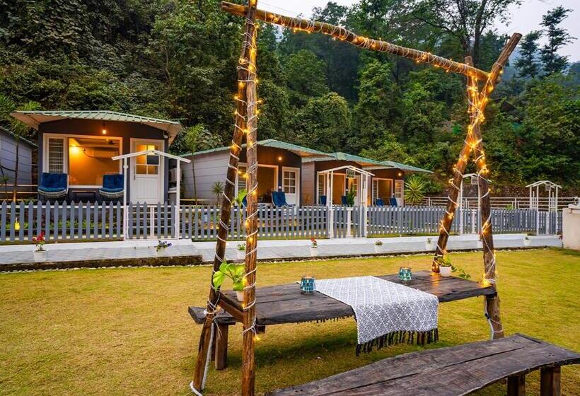 בית מלון כפרי Moustache Rishikesh Riverside Resort