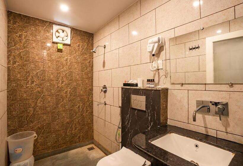 בית מלון כפרי Moustache Rishikesh Riverside Resort