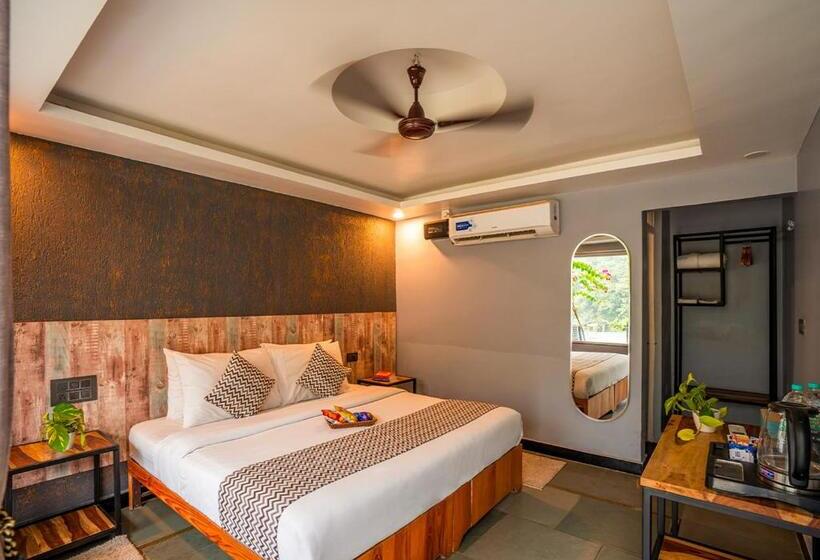 בית מלון כפרי Moustache Rishikesh Riverside Resort