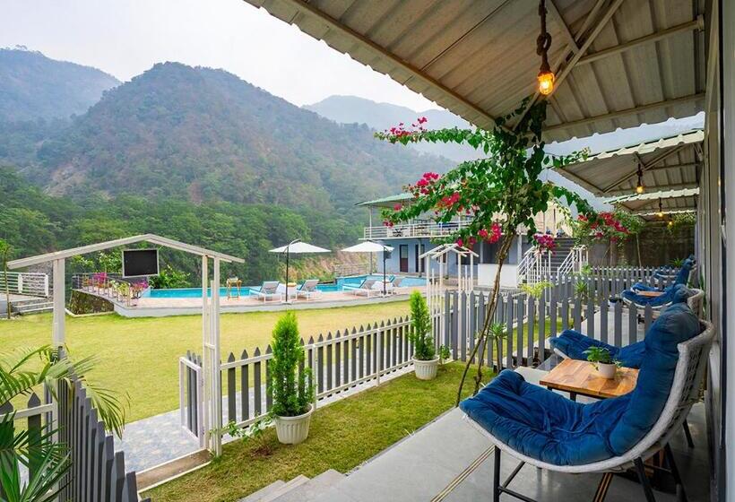 בית מלון כפרי Moustache Rishikesh Riverside Resort