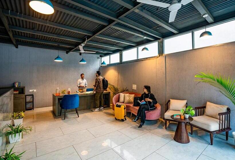 בית מלון כפרי Moustache Rishikesh Riverside Resort