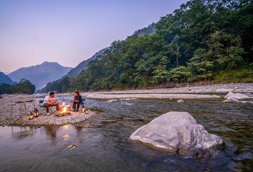 בית מלון כפרי Moustache Rishikesh Riverside Resort