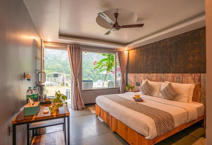 בית מלון כפרי Moustache Rishikesh Riverside Resort