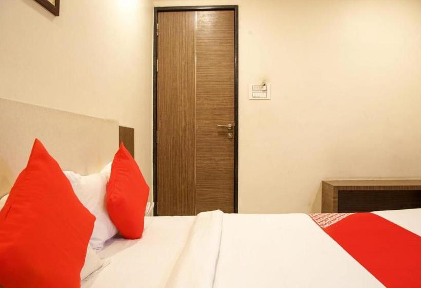 בית מלון כפרי Oyo 77228 Hgc Comfort Room S