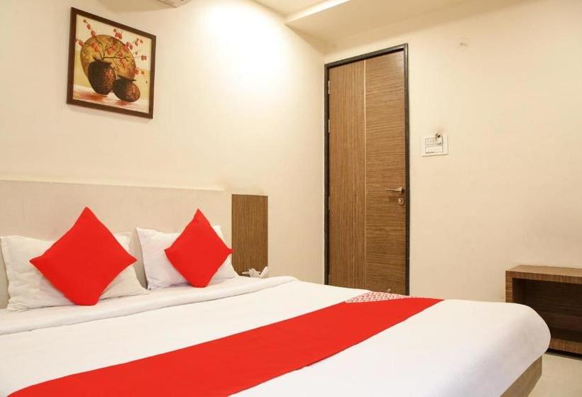 בית מלון כפרי Oyo 77228 Hgc Comfort Room S