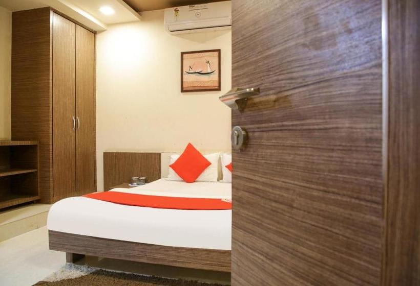 בית מלון כפרי Oyo 77228 Hgc Comfort Room S