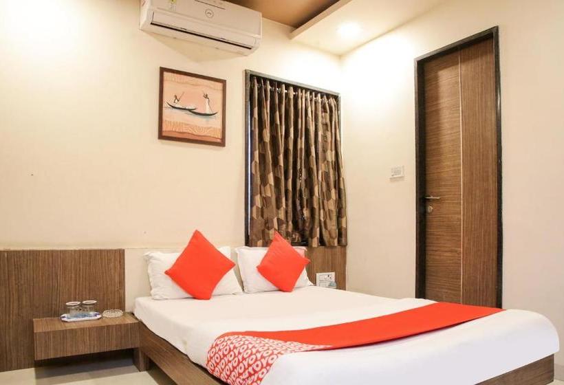 בית מלון כפרי Oyo 77228 Hgc Comfort Room S