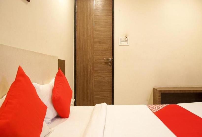 בית מלון כפרי Oyo 77228 Hgc Comfort Room S