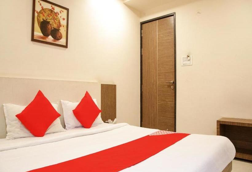 בית מלון כפרי Oyo 77228 Hgc Comfort Room S