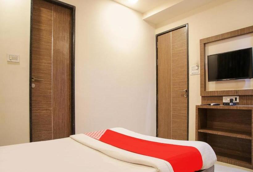 בית מלון כפרי Oyo 77228 Hgc Comfort Room S