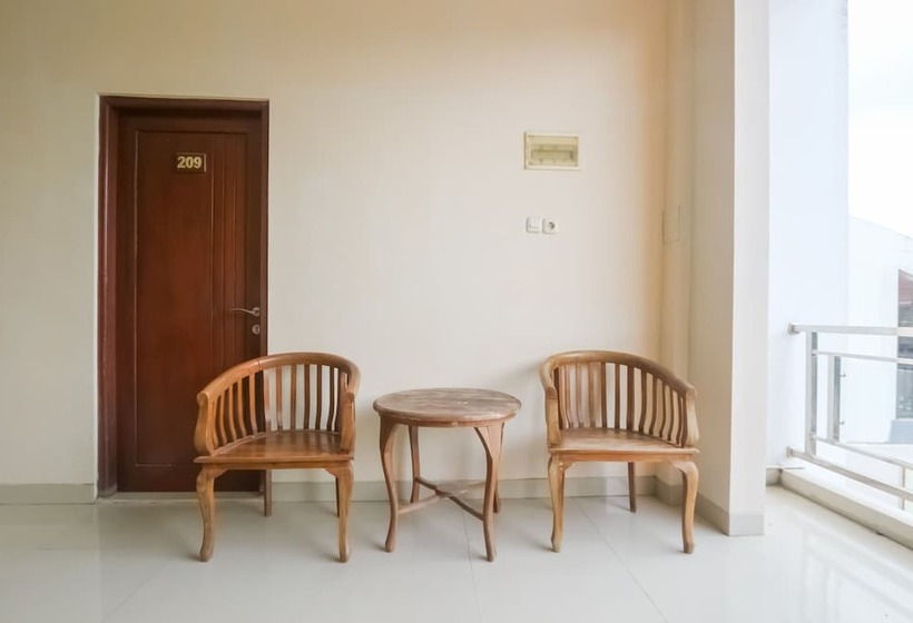 酒店 D Waru Homestay Syariah Near Jl Slamet Riyadi Mitra Reddoorz