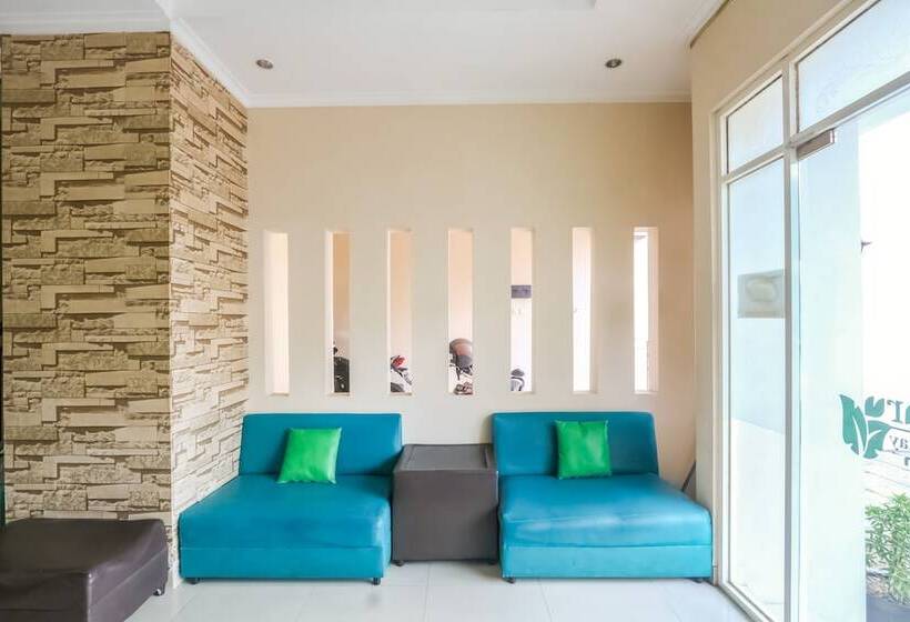 Отель D Waru Homestay Syariah Near Jl Slamet Riyadi Mitra Reddoorz