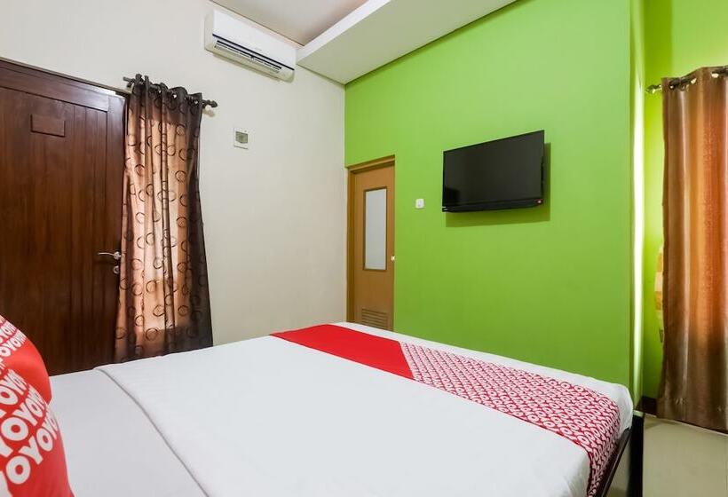 Отель D Waru Homestay Syariah Near Jl Slamet Riyadi Mitra Reddoorz