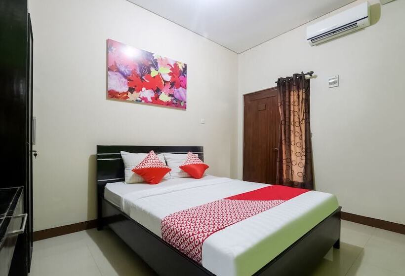 Отель D Waru Homestay Syariah Near Jl Slamet Riyadi Mitra Reddoorz