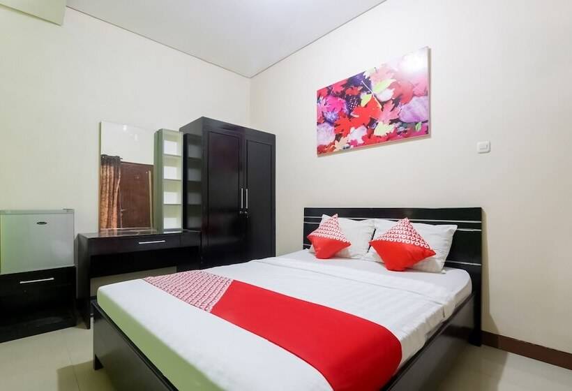 Отель D Waru Homestay Syariah Near Jl Slamet Riyadi Mitra Reddoorz