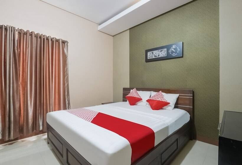 Отель D Waru Homestay Syariah Near Jl Slamet Riyadi Mitra Reddoorz