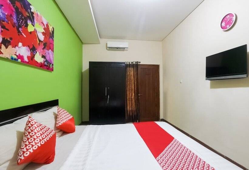 Отель D Waru Homestay Syariah Near Jl Slamet Riyadi Mitra Reddoorz