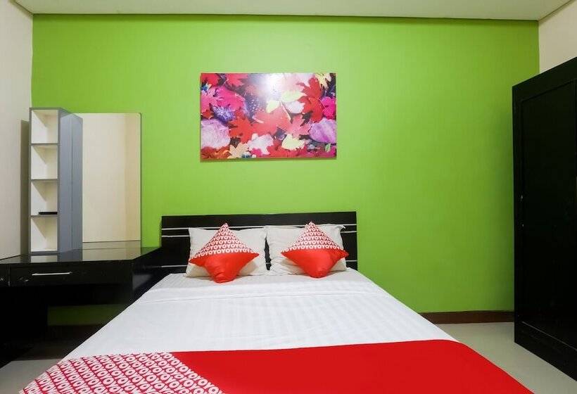 Отель D Waru Homestay Syariah Near Jl Slamet Riyadi Mitra Reddoorz