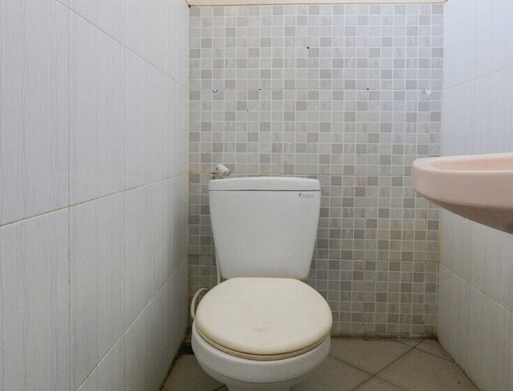 Отель D Waru Homestay Syariah Near Jl Slamet Riyadi Mitra Reddoorz