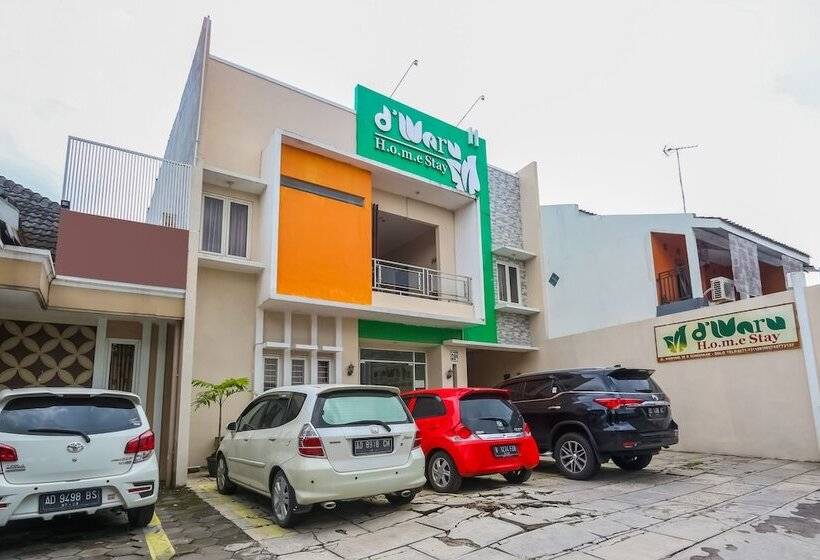 Отель D Waru Homestay Syariah Near Jl Slamet Riyadi Mitra Reddoorz