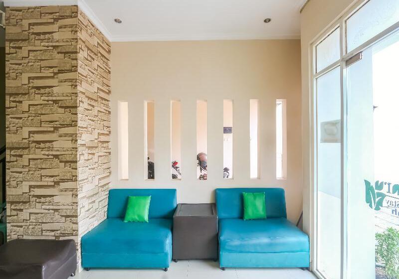 酒店 D Waru Homestay Syariah Near Jl Slamet Riyadi Mitra Reddoorz