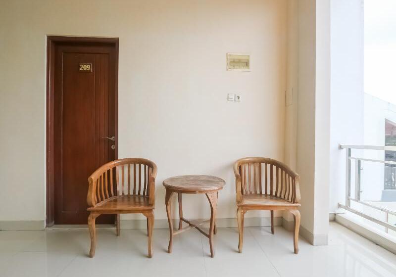 호텔 D Waru Homestay Syariah Near Jl Slamet Riyadi Mitra Reddoorz