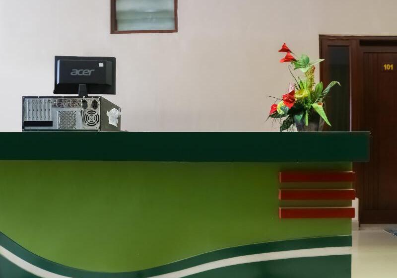 酒店 D Waru Homestay Syariah Near Jl Slamet Riyadi Mitra Reddoorz