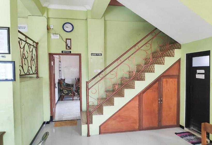 בית מלון כפרי Oyo 90199 Jec Residence Syariah