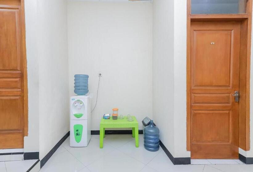 هتل Reddoorz At Wr Supratman Batu
