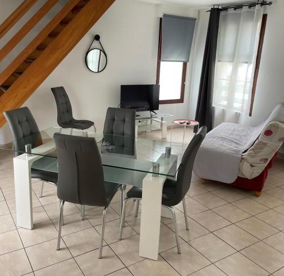 בית מלון כפרי Logis Hôtel  Restaurant Le Relais Guillaume De Normandy