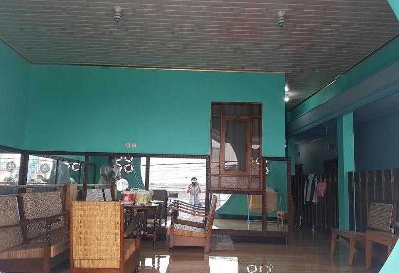 בית מלון כפרי Spot On 90184 Derisfa Homestay Syariah