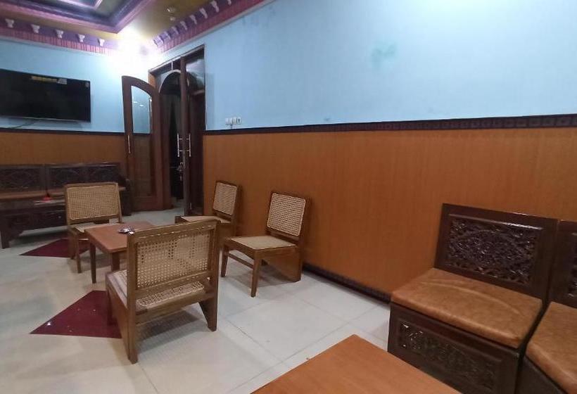 בית מלון כפרי Spot On 90184 Derisfa Homestay Syariah