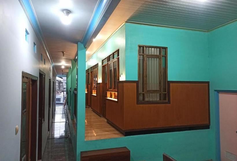 בית מלון כפרי Spot On 90184 Derisfa Homestay Syariah