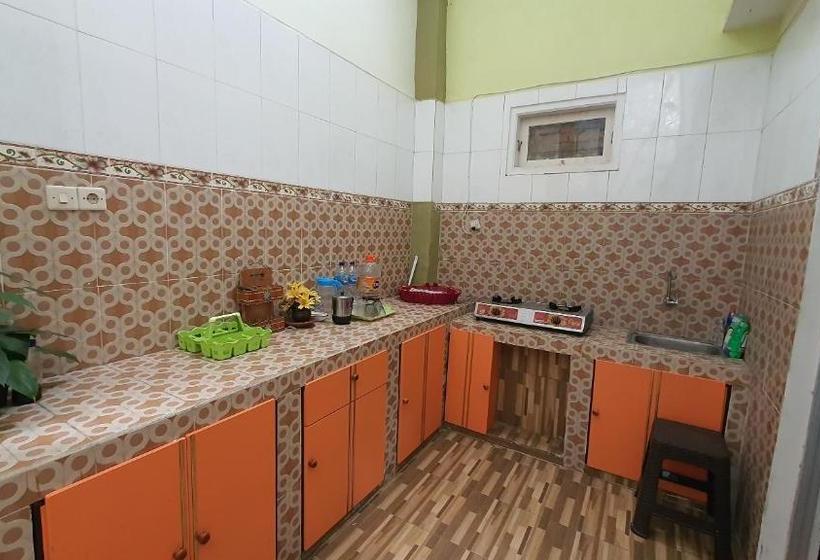 בית מלון כפרי Spot On 90184 Derisfa Homestay Syariah